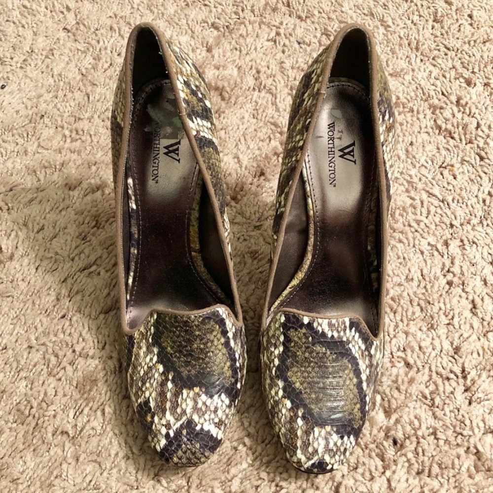 NEW Worthington snakeskin heels size 8